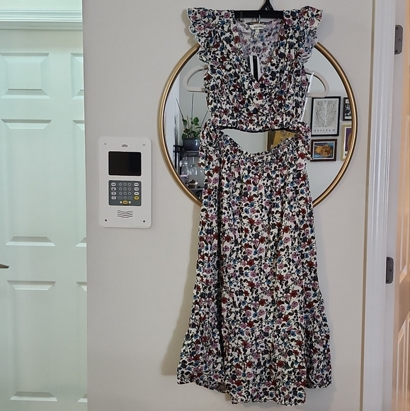 Flower Top and Skirt - Picture 3 of 5